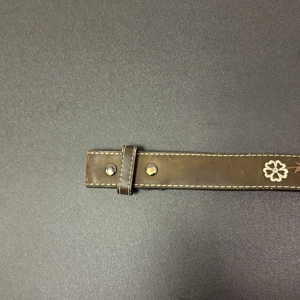 Girls Ariat size 26 genuine, leather western belt